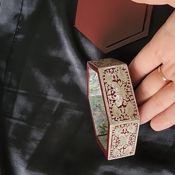 Stunning Mother of Pearl jewelry box. - Picture 4 of 8